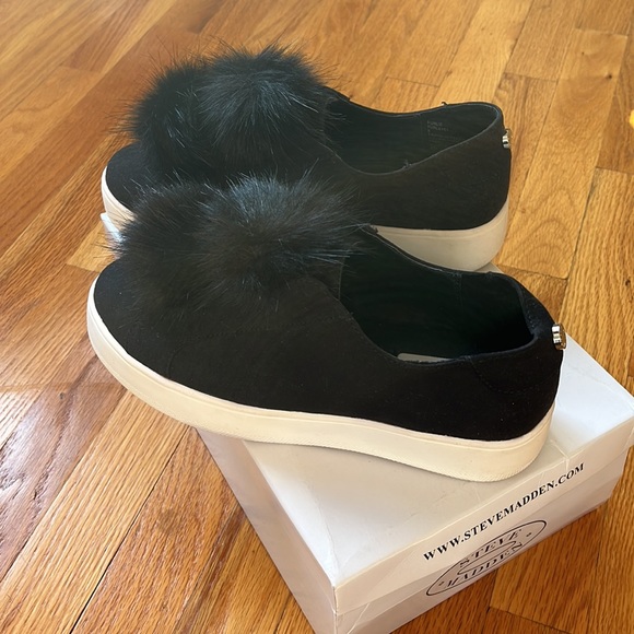 NWOT Steve Madden black platform slip on sneakers w faux fur detail - Picture 3 of 6